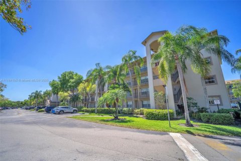 Condo in Pembroke Pines, Florida, 2 bedrooms  № 1691343 - photo 2