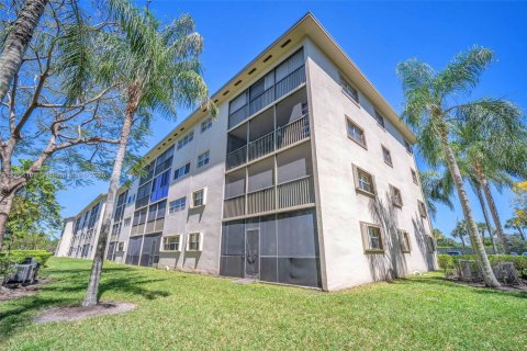 Condo in Pembroke Pines, Florida, 2 bedrooms  № 1691343 - photo 22