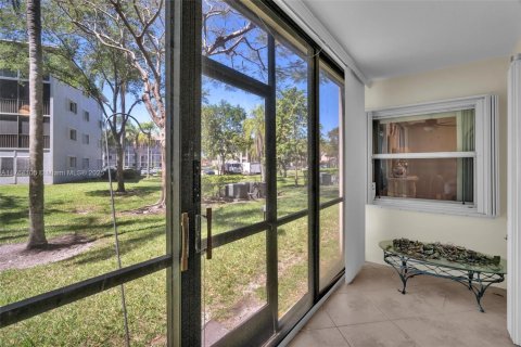 Condo in Pembroke Pines, Florida, 2 bedrooms  № 1691343 - photo 20