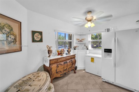 Condo in Pembroke Pines, Florida, 2 bedrooms  № 1691343 - photo 10