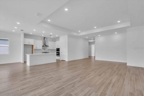 Casa en venta en Zephyrhills, Florida, 4 dormitorios, 229.28 m2 № 1917932 - foto 4