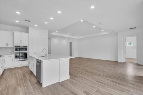 Casa en venta en Zephyrhills, Florida, 4 dormitorios, 229.28 m2 № 1917932 - foto 12