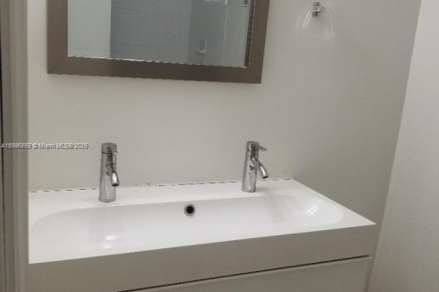 Copropriété à louer à Miami, Floride: 2 chambres, 91.42 m2 № 1957102 - photo 8
