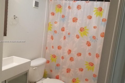 Copropriété à louer à Miami, Floride: 2 chambres, 91.42 m2 № 1957102 - photo 7