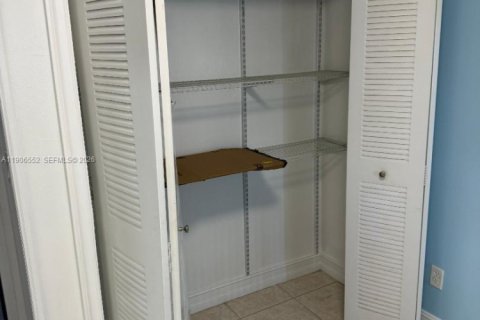 Снять в аренду кондоминиум в Майами, Флорида 2 спальни, 91.42м2, № 1957102 - фото 9