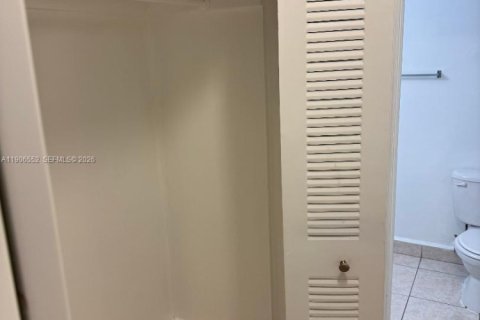 Снять в аренду кондоминиум в Майами, Флорида 2 спальни, 91.42м2, № 1957102 - фото 10