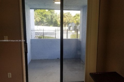 Copropriété à louer à Miami, Floride: 2 chambres, 91.42 m2 № 1957102 - photo 3