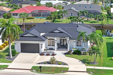 House in Punta Gorda, Florida 3 bedrooms, 197.32 sq.m. № 2310241