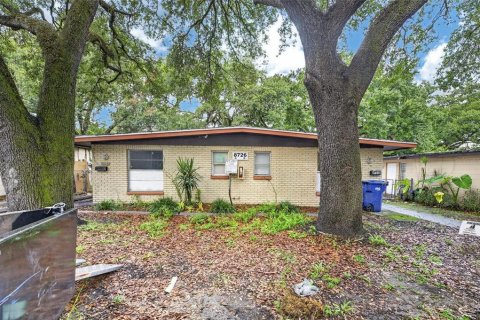Commercial property in Tampa, Florida 8 bedrooms, 146.41 sq.m. № 2201123