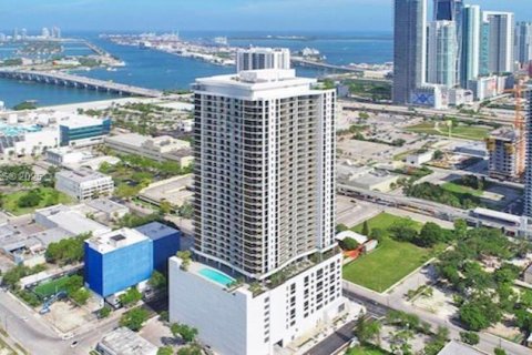 Copropriété à louer à Miami, Floride: 1 chambre, 78.97 m2 № 1985460 - photo 1