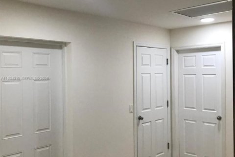 Casa en alquiler en Cape Coral, Florida, 3 dormitorios № 2088635 - foto 11
