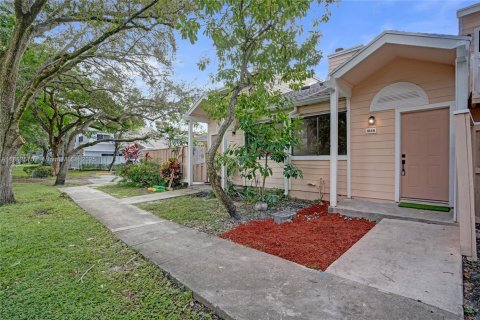 Touwnhouse à vendre à North Lauderdale, Floride: 3 chambres, 116.31 m2 № 1943812 - photo 2