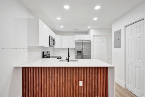 Touwnhouse à vendre à North Lauderdale, Floride: 3 chambres, 116.31 m2 № 1943812 - photo 12