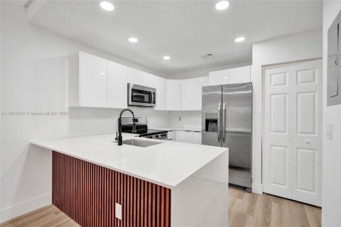 Touwnhouse à vendre à North Lauderdale, Floride: 3 chambres, 116.31 m2 № 1943812 - photo 13