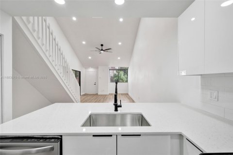 Touwnhouse à vendre à North Lauderdale, Floride: 3 chambres, 116.31 m2 № 1943812 - photo 16