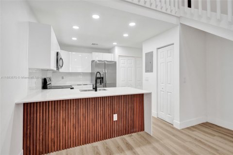 Touwnhouse à vendre à North Lauderdale, Floride: 3 chambres, 116.31 m2 № 1943812 - photo 10