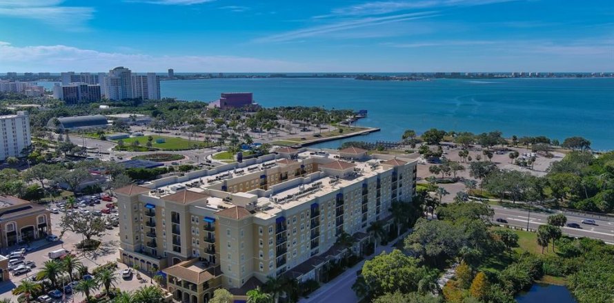 Condominio en Sarasota, Florida, 2 dormitorios  № 2312362