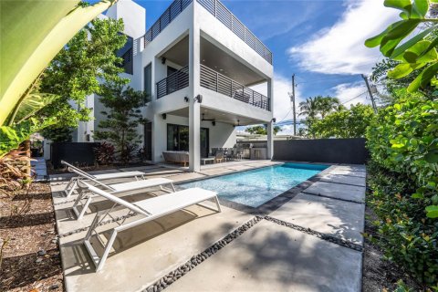 Casa en venta en Fort Lauderdale, Florida, 6 dormitorios, 332.68 m2 № 2180535 - foto 3