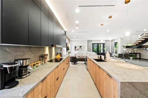 Casa en venta en Fort Lauderdale, Florida, 6 dormitorios, 332.68 m2 № 2180535 - foto 10