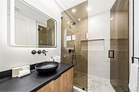 Casa en venta en Fort Lauderdale, Florida, 6 dormitorios, 332.68 m2 № 2180535 - foto 27