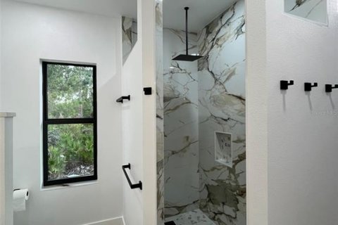House in Port Charlotte, Florida 3 bedrooms, 164.99 sq.m. № 2156762 - photo 8