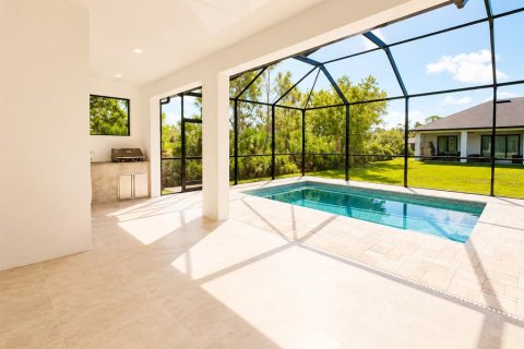 House in Port Charlotte, Florida 3 bedrooms, 164.99 sq.m. № 2156762 - photo 12