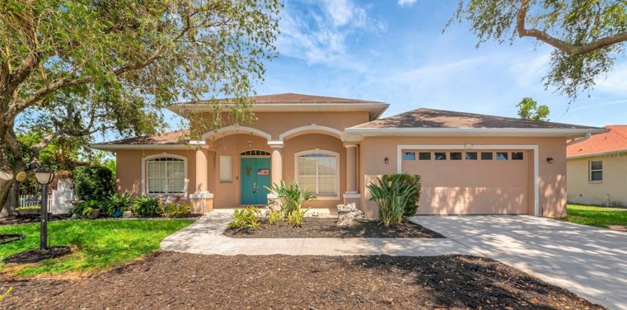 House in Sarasota, Florida 3 bedrooms, 211.72 sq.m. № 1879116