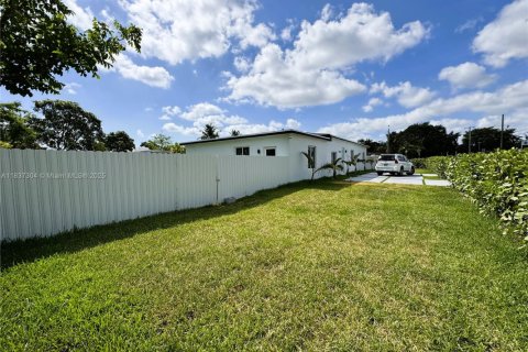 Casa en venta en Miami, Florida, 4 dormitorios, 200.39 m2 № 1821741 - foto 4