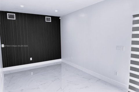 Casa en venta en Miami, Florida, 4 dormitorios, 200.39 m2 № 1821741 - foto 20