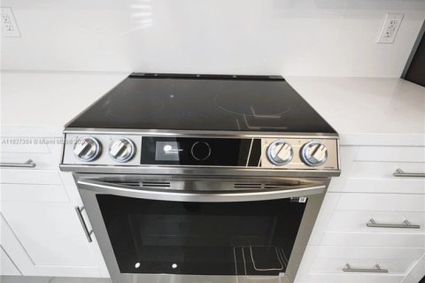 Casa en venta en Miami, Florida, 4 dormitorios, 200.39 m2 № 1821741 - foto 16