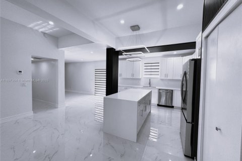 Casa en venta en Miami, Florida, 4 dormitorios, 200.39 m2 № 1821741 - foto 11