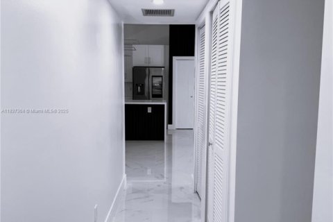 Casa en venta en Miami, Florida, 4 dormitorios, 200.39 m2 № 1821741 - foto 21