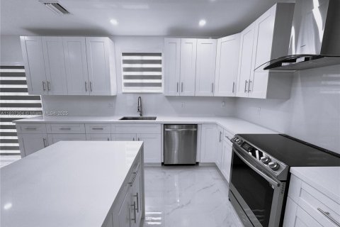 Casa en venta en Miami, Florida, 4 dormitorios, 200.39 m2 № 1821741 - foto 15