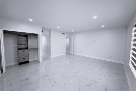 Casa en venta en Miami, Florida, 4 dormitorios, 200.39 m2 № 1821741 - foto 25
