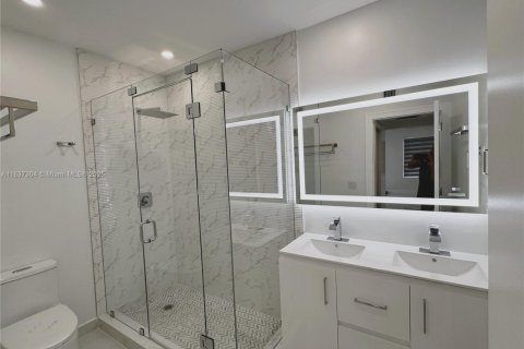 Casa en venta en Miami, Florida, 4 dormitorios, 200.39 m2 № 1821741 - foto 26
