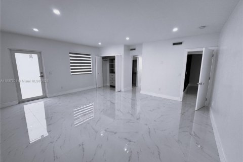Casa en venta en Miami, Florida, 4 dormitorios, 200.39 m2 № 1821741 - foto 23