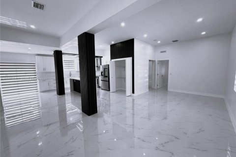 Casa en venta en Miami, Florida, 4 dormitorios, 200.39 m2 № 1821741 - foto 8