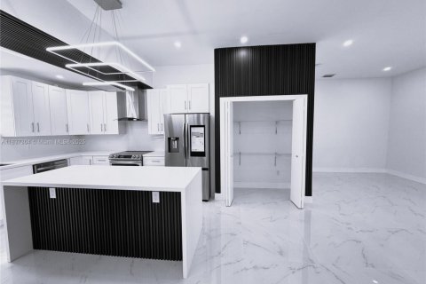 Casa en venta en Miami, Florida, 4 dormitorios, 200.39 m2 № 1821741 - foto 14