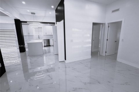 Casa en venta en Miami, Florida, 4 dormitorios, 200.39 m2 № 1821741 - foto 10