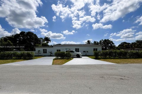 Casa en venta en Miami, Florida, 4 dormitorios, 200.39 m2 № 1821741 - foto 1