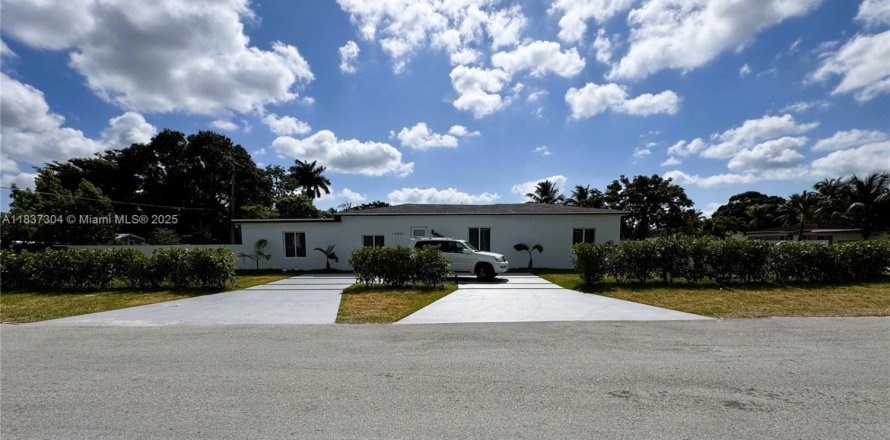 Casa en Miami, Florida 4 dormitorios, 200.39 m2 № 1821741