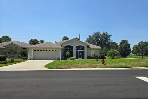 House in Leesburg, Florida 3 bedrooms, 158.96 sq.m. № 1743735 - photo 1