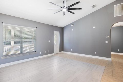 House in Vero Beach, Florida 3 bedrooms, 154.78 sq.m. № 2083144 - photo 10