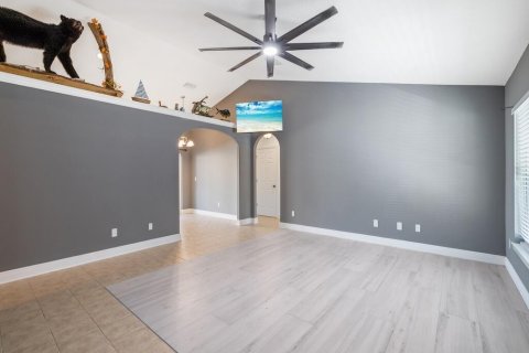 House in Vero Beach, Florida 3 bedrooms, 154.78 sq.m. № 2083144 - photo 7