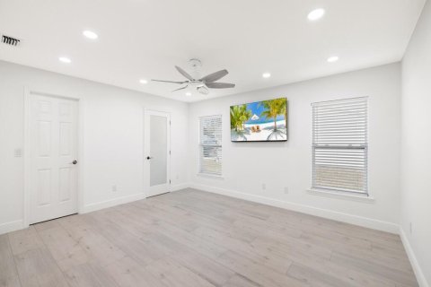 House in Vero Beach, Florida 3 bedrooms, 154.78 sq.m. № 2083144 - photo 22