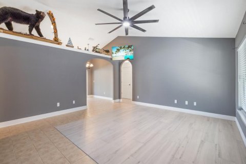 House in Vero Beach, Florida 3 bedrooms, 154.78 sq.m. № 2083144 - photo 8