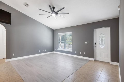 House in Vero Beach, Florida 3 bedrooms, 154.78 sq.m. № 2083144 - photo 6