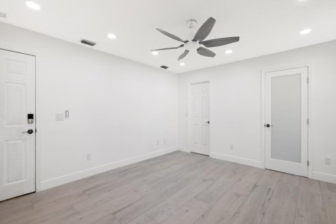 House in Vero Beach, Florida 3 bedrooms, 154.78 sq.m. № 2083144 - photo 23
