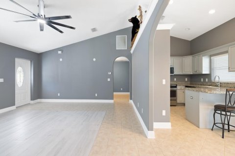 House in Vero Beach, Florida 3 bedrooms, 154.78 sq.m. № 2083144 - photo 12
