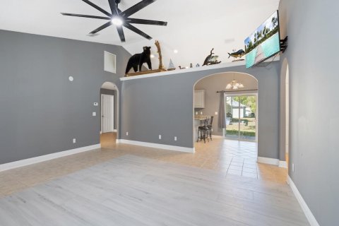 House in Vero Beach, Florida 3 bedrooms, 154.78 sq.m. № 2083144 - photo 13